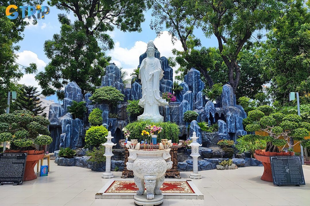 Join the pagoda’s spiritual rhythm to experience its living traditions of faith, reflection, and community