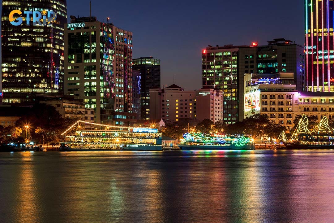 Joining a cruise tour is a must-try activity to enjoy the beautiful night view beside the Saigon River