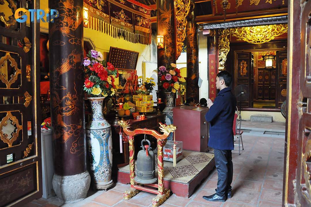 Bach Ma Temple comes alive during traditional festivals and lunar rituals, offering visitors an authentic glimpse into Hanoi’s vibrant spiritual and cultural life