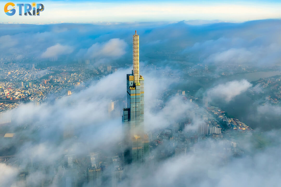 July in Ho Chi Minh City is humid, making it essential to stay hydrated and dress comfortably for the thick, sweaty heat
