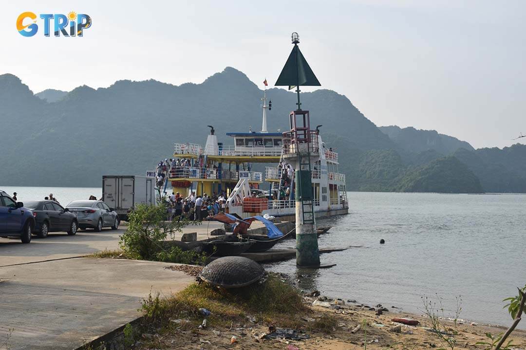 June marks the start of the rainy season in Ha Long Bay, with frequent but short-lived showers that add a mystical charm to the landscape