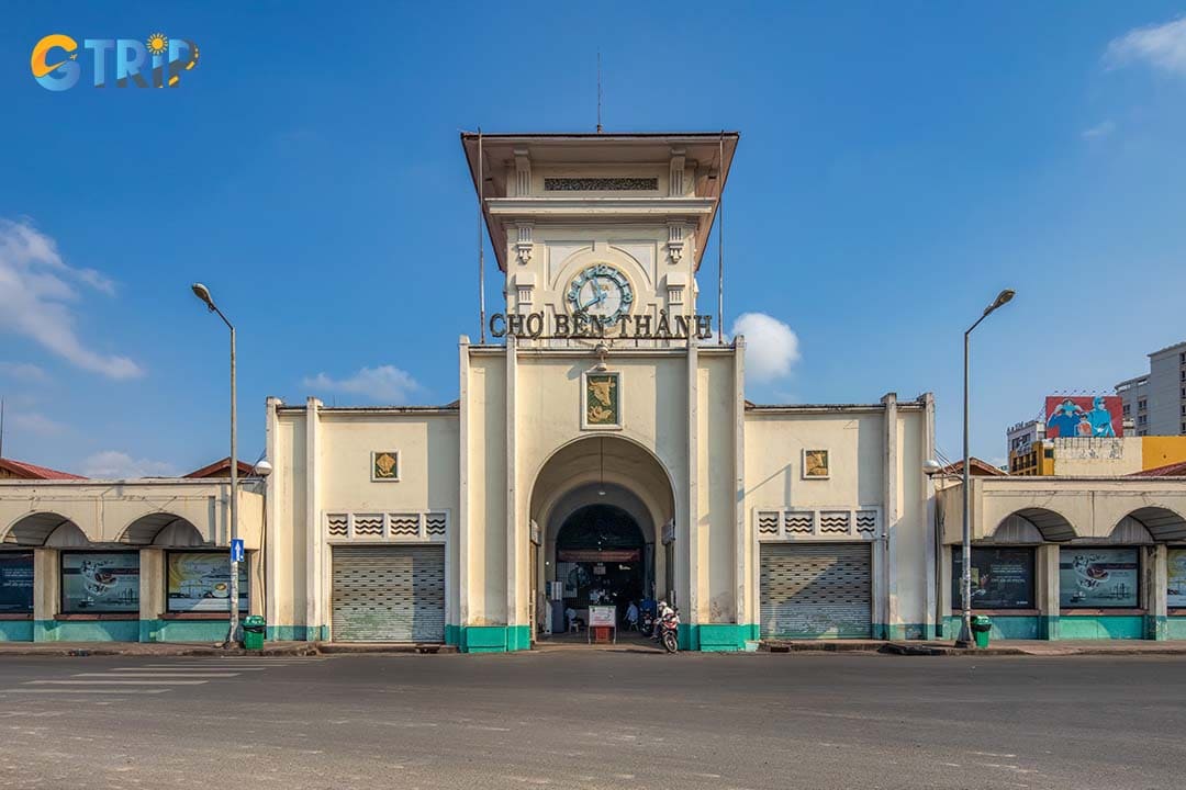 Just a short 10-15 minute walk south of Tao Dan Park, Ben Thanh Market offers a vibrant maze of stalls filled with souvenirs, textiles, fresh produce, and food