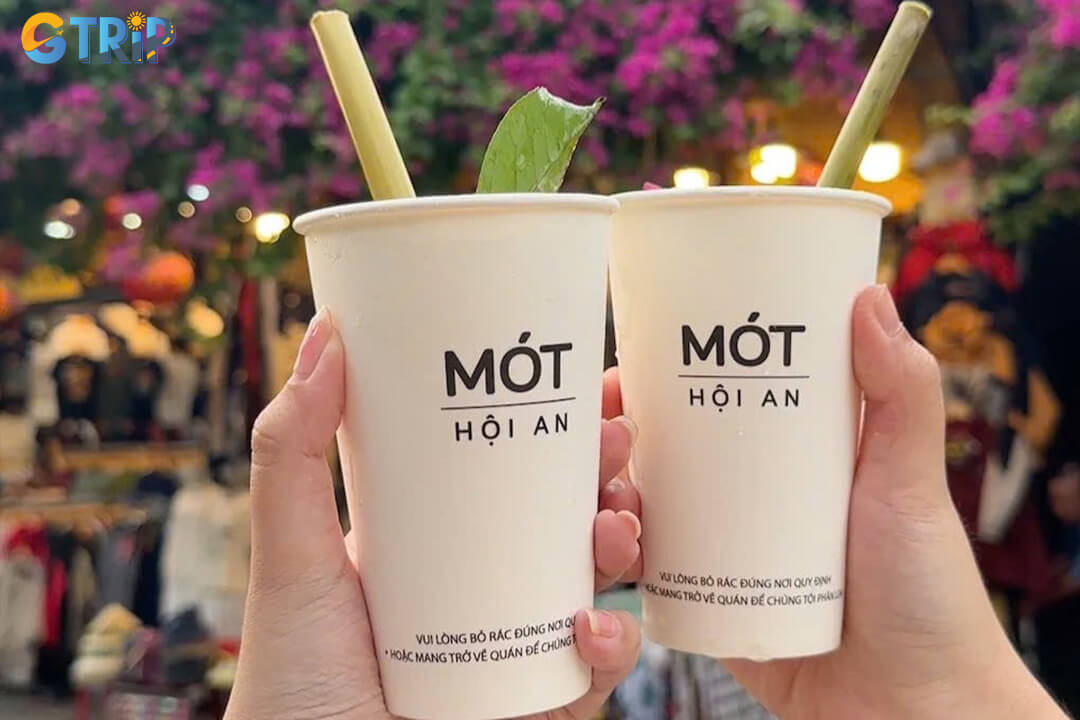 Just outside Duc An Old House, Mot Hoi An offers its famous herbal tea, a refreshing and iconic drink enjoyed by many visitors in the ancient town