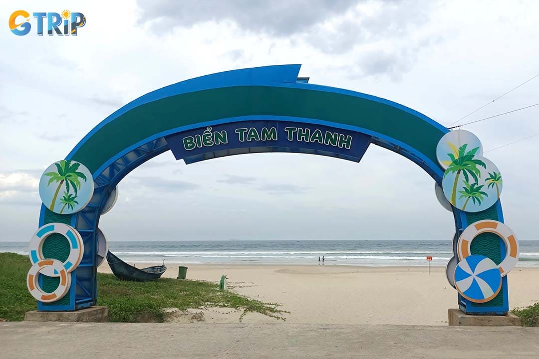 Just steps away from the village, you can enjoy the sandy beach and fresh water at Tam Thanh Beach
