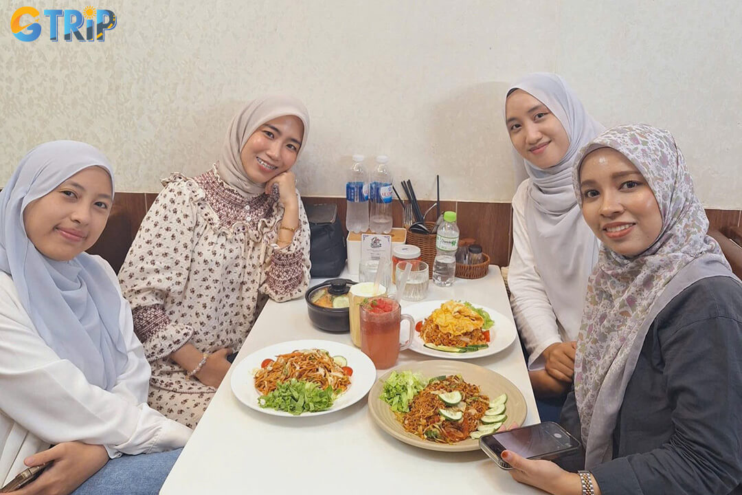 Kachi Kitchen offers a stylish Halal dining experience in Hanoi, blending Indian and Middle Eastern flavors with creative, modern twists