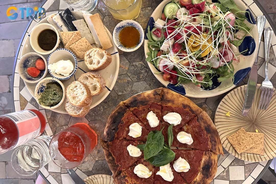 Kashew Cheese Deli is a standout plant-based brunch spot in Thao Dien, famous for its artisanal cashew-based vegan cheeses that turn bagels, sandwiches