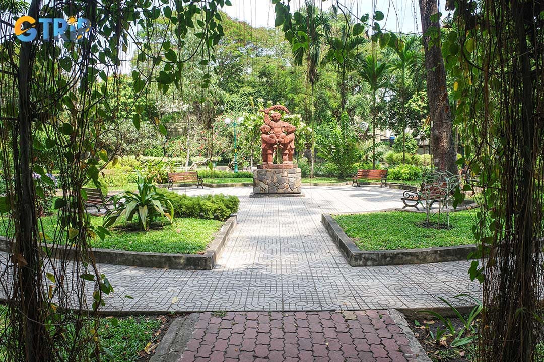 Keep the above tips in mind to have an enjoyable trip to Tao Dan Park