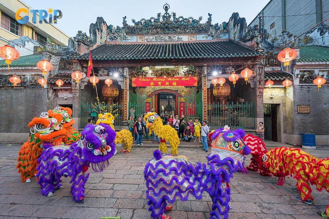 Key festivals at Thien Hau Pagoda include Thien Hau's Birthday, the Lantern Festival and the Ghost Festival, each celebrating faith, ancestors, and cultural traditions
