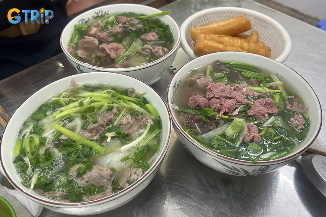 Khoi Hoi has earned a reputation among both locals and travelers for serving some of Hanoi's most generous portions of authentic pho at reasonable prices