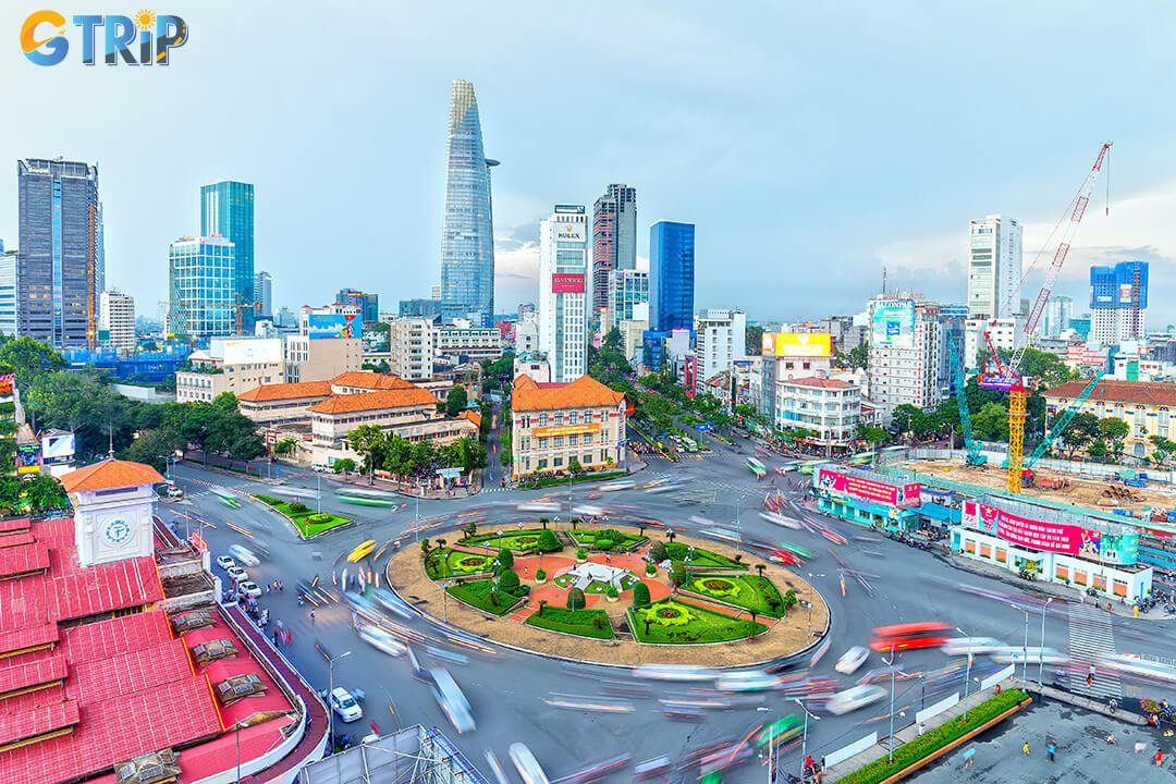 Kim Bien Market is easily accessible from District 1 by motorbike, taxi, or local bus, offering a quick and affordable trip into the heart of Saigon’s Chinatown