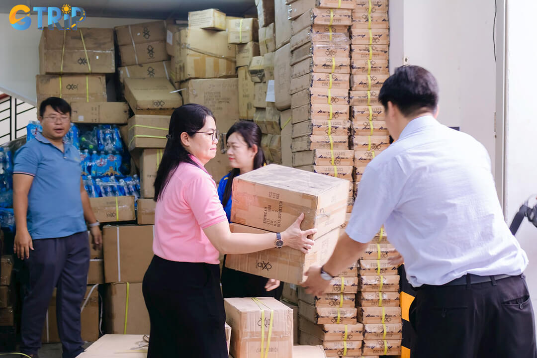 Known for its vast array of chemicals and industrial supplies, Kim Bien Market offers a fascinating yet cautionary glimpse into Saigon’s industrial trade scene