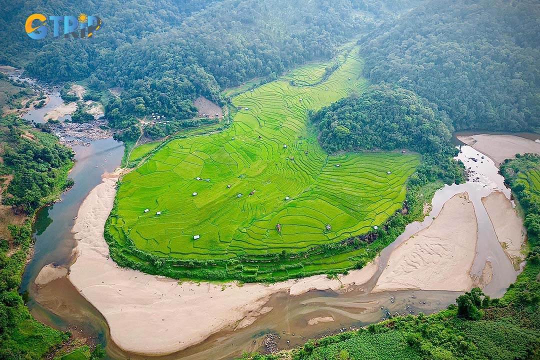 Kon Tu Rang Ethnic Minority Village offers a serene setting of rolling hills, lush fields, and a mild climate perfect for agriculture and year-round exploration