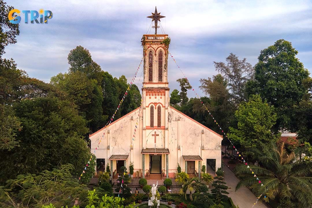 Lai Thieu Church is a peaceful, historic parish in Binh Duong, known for its simple traditional architecture, shaded courtyard, and deeply local atmosphere