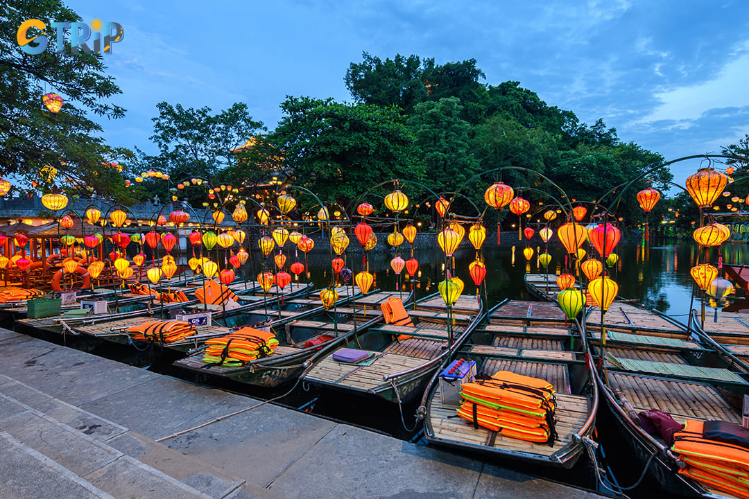 Lanterns on the boats help make the night boat ride more romantic