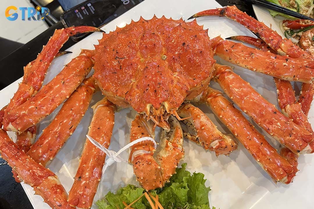 Lao Dai Seafood Restaurant is a busy late-night seafood destination known for spacious seating, live seafood tanks, and bold Vietnamese flavors