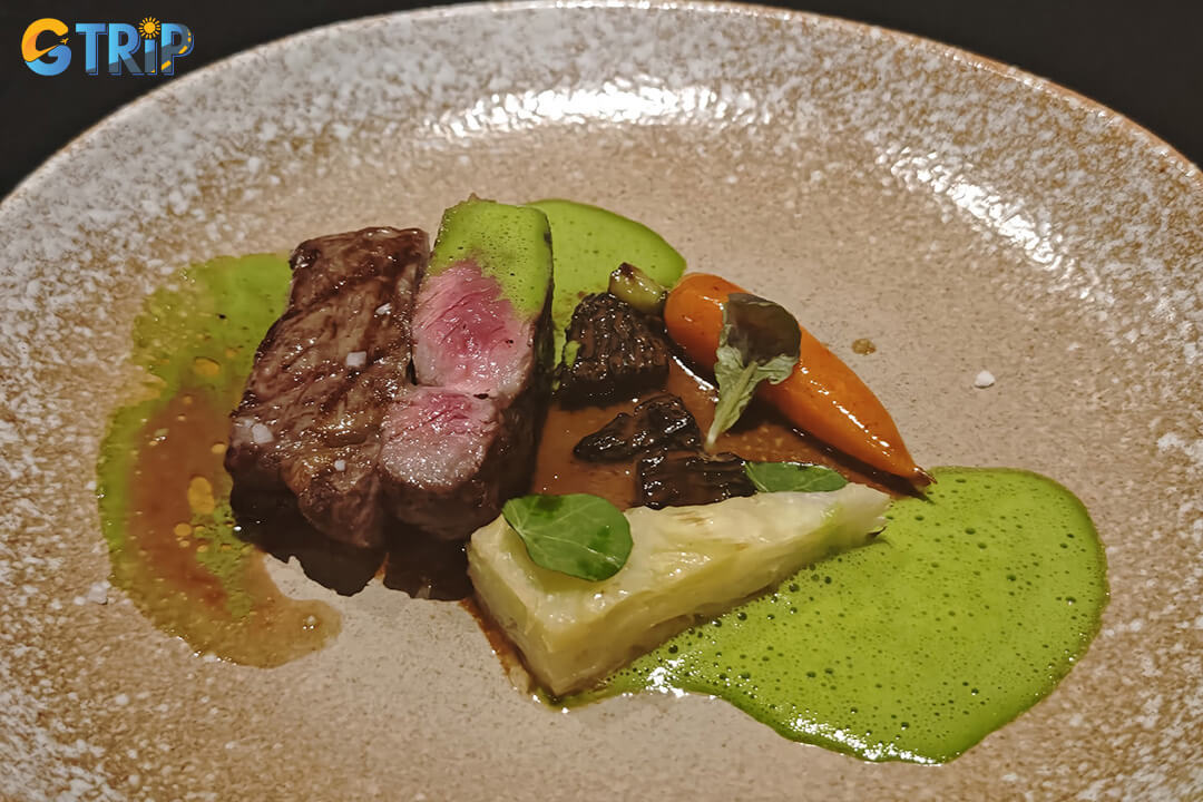 Le Corto delivers contemporary French dining with refined dishes, premium ingredients, exceptional service, and an intimate atmosphere