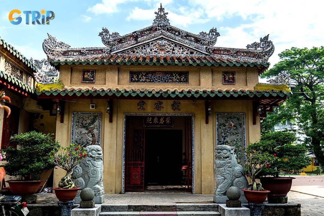 Le Van Duyet’s Tomb features graceful traditional architecture, tranquil courtyards, and a beautifully preserved tomb