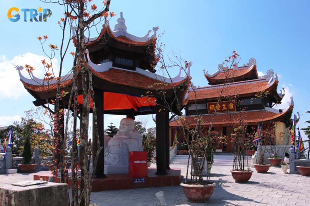 Linh Chua Linh Tu Temple offers a tranquil sanctuary thoughtfully divided into two main areas designed to guide visitors into a peaceful state of worship