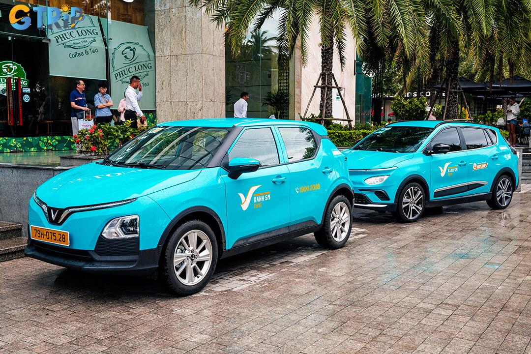 Located in the former District 3, Vinh Nghiem Pagoda is easily accessible by taxi, bus, or motorbike