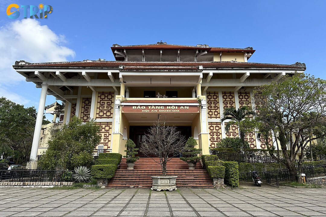 Located on Tran Hung Dao Street, the museum is an easy walk from major landmarks like Hoi An Central Market and the Japanese Covered Bridge