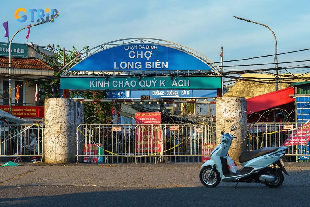 At 272 meters high, the Lotte Observation Deck offers stunning 360° views of Hanoi, blending modern design with Vietnamese heritage