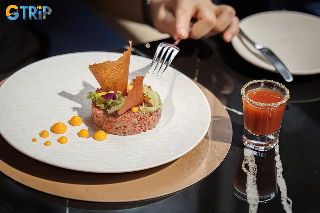 Lune Restaurant & Bar offers an intimate, creative French dining experience with refined dishes, warm ambiance, and personalized service in Saigon’s Japanese Town