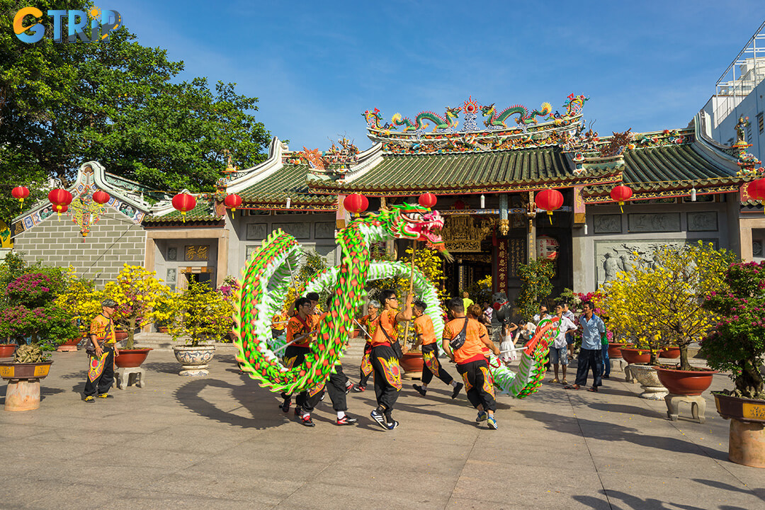 Make the most of your Chinatown visit with tips on timing, attire, cash, and cultural etiquette for a smooth and respectful experience