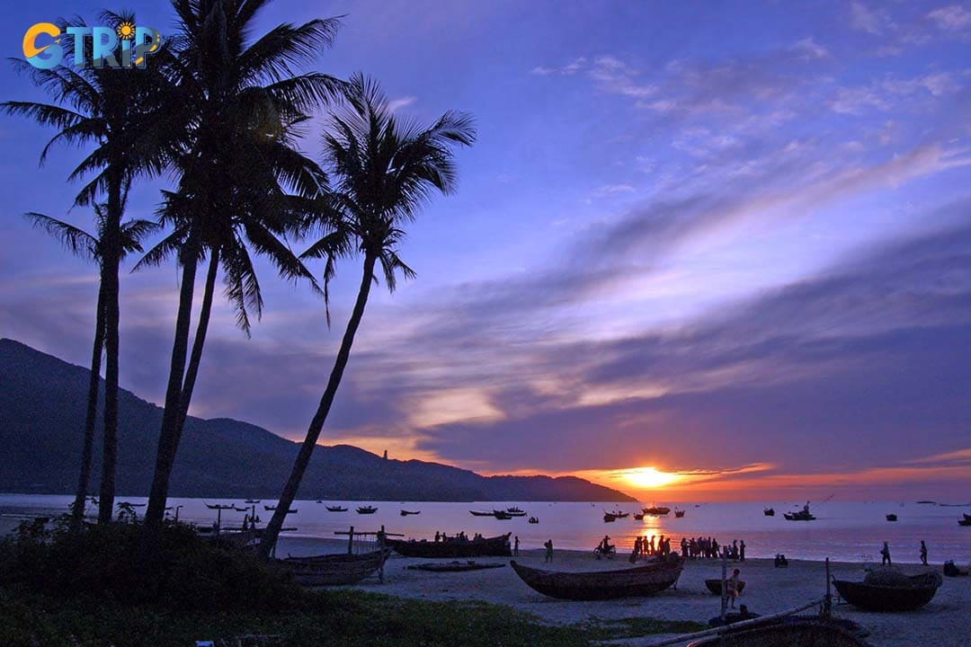 Man Thai Beach is a dream location for photographers, where golden-hour light, sweeping coastal landscapes
