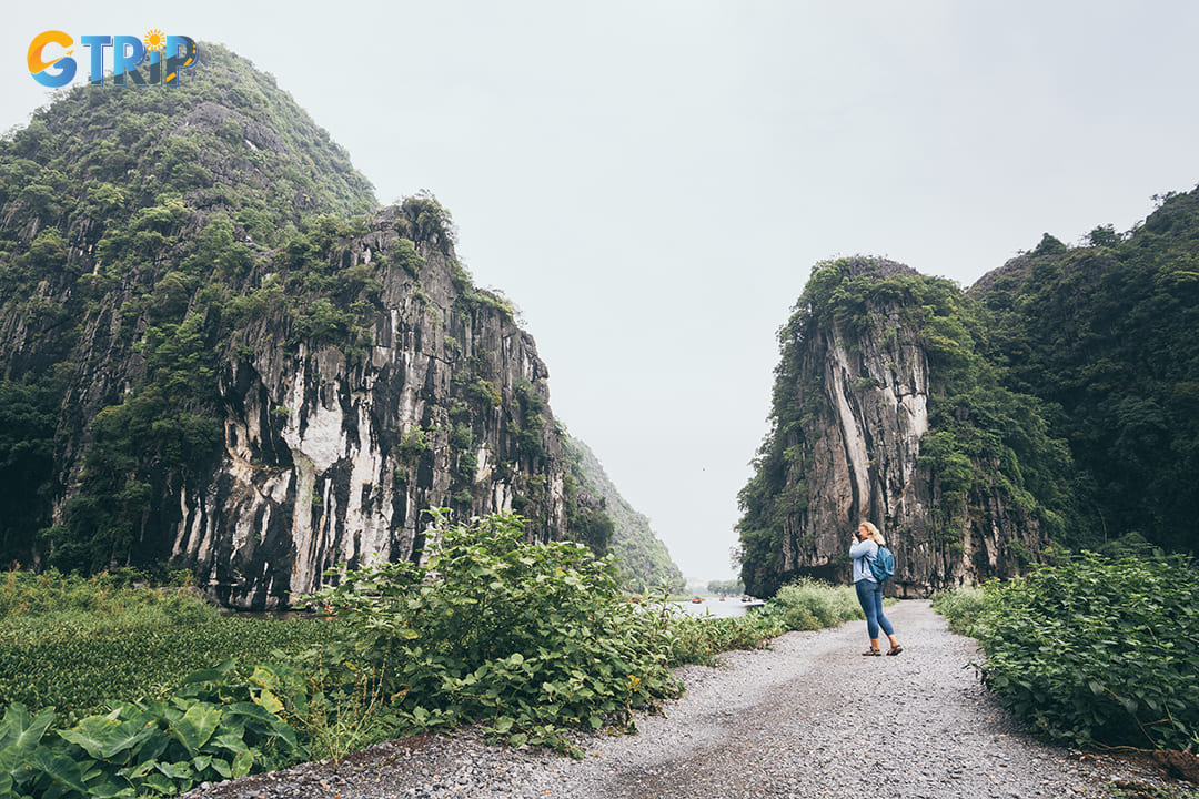 Many hiking trails in Ninh Binh are surrounded by limestone mountain