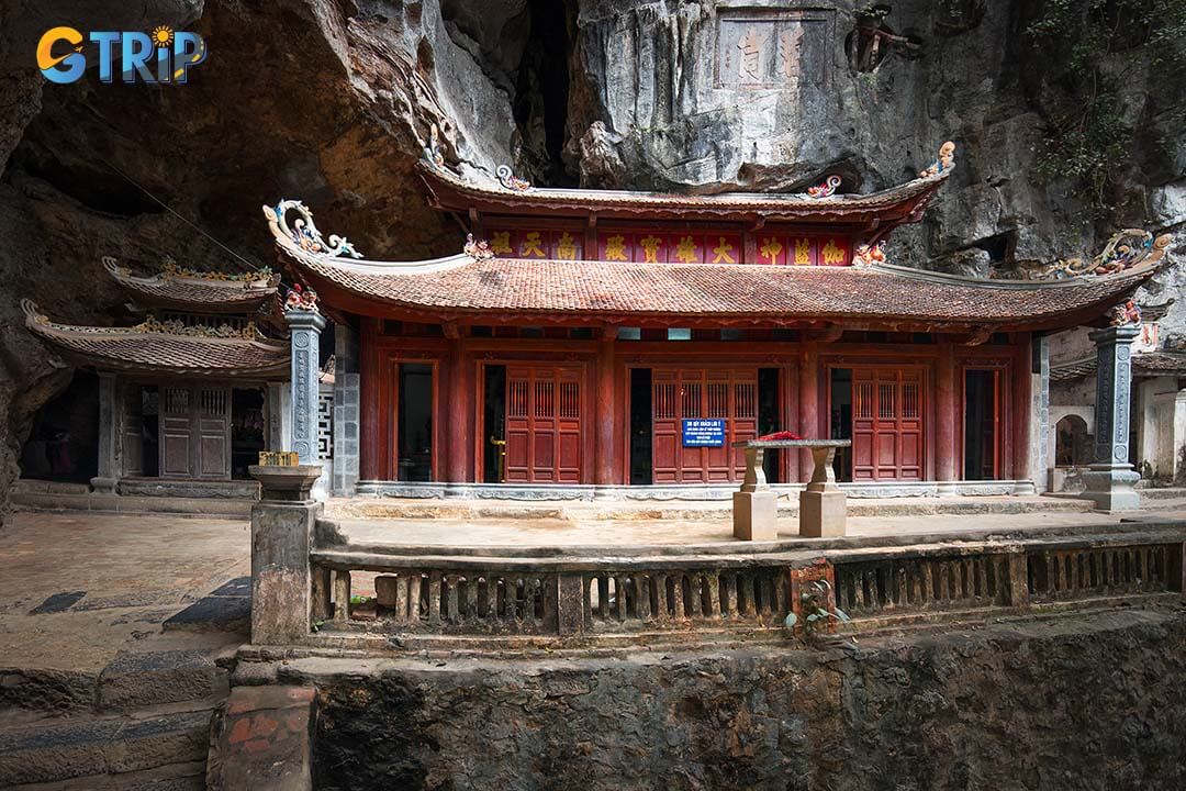 Many people choose to explore Bich Dong Pagoda during their one-day trip to explore Ninh Binh