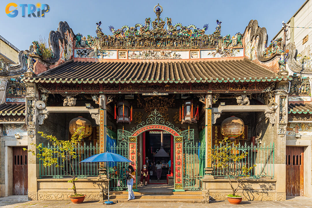Maximize your Cholon adventure with practical tips on transport, communication, and respectful dress to navigate the bustling streets, markets, and sacred sites smoothly