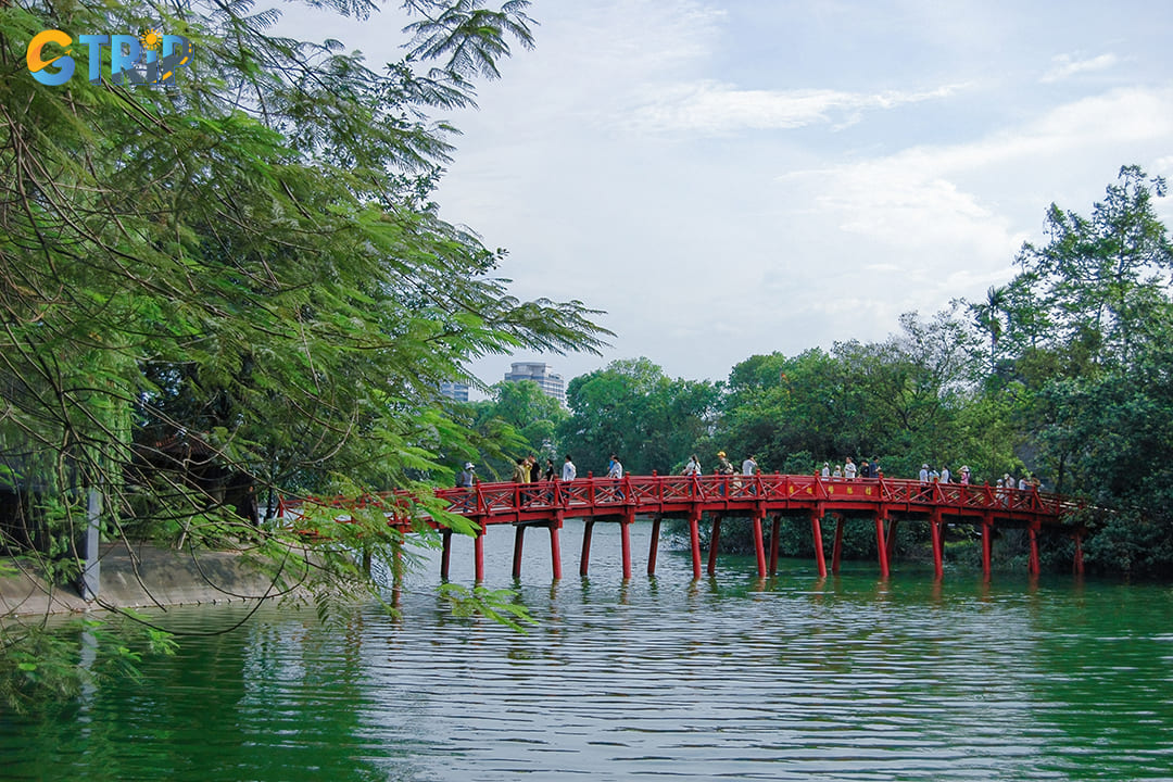 May marks the full arrival of summer in Hanoi, bringing significant changes to the city's climate