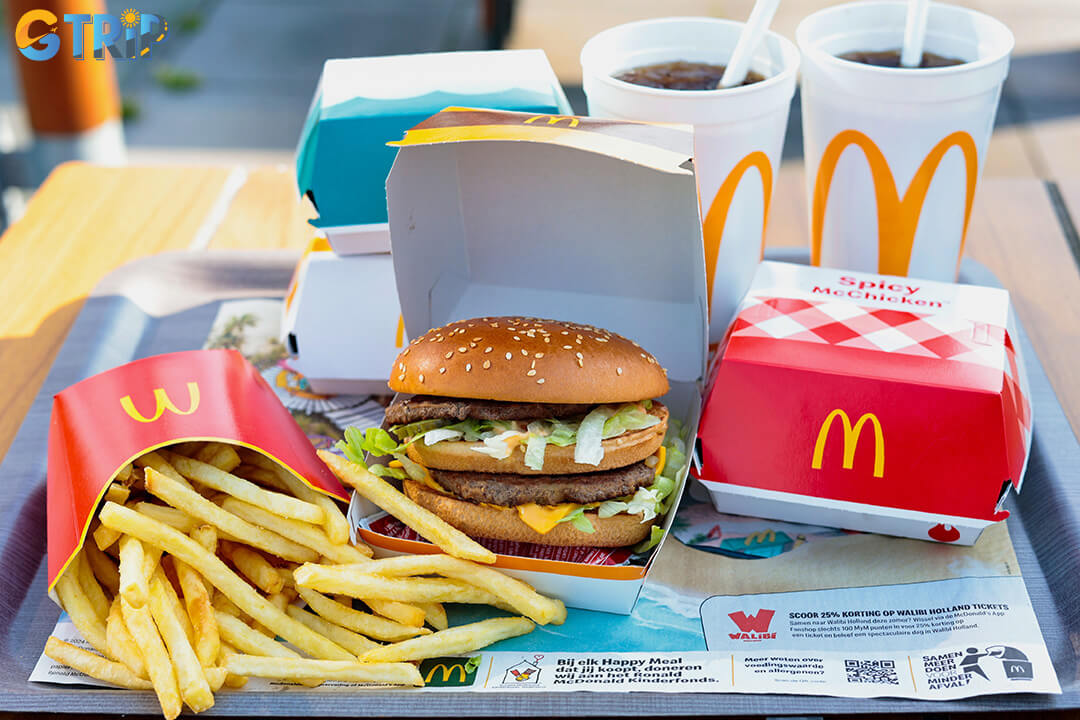 McDonald’s in Hanoi combines global fast-food favorites with local twists, offering travelers a reliable and comfortable dining experience