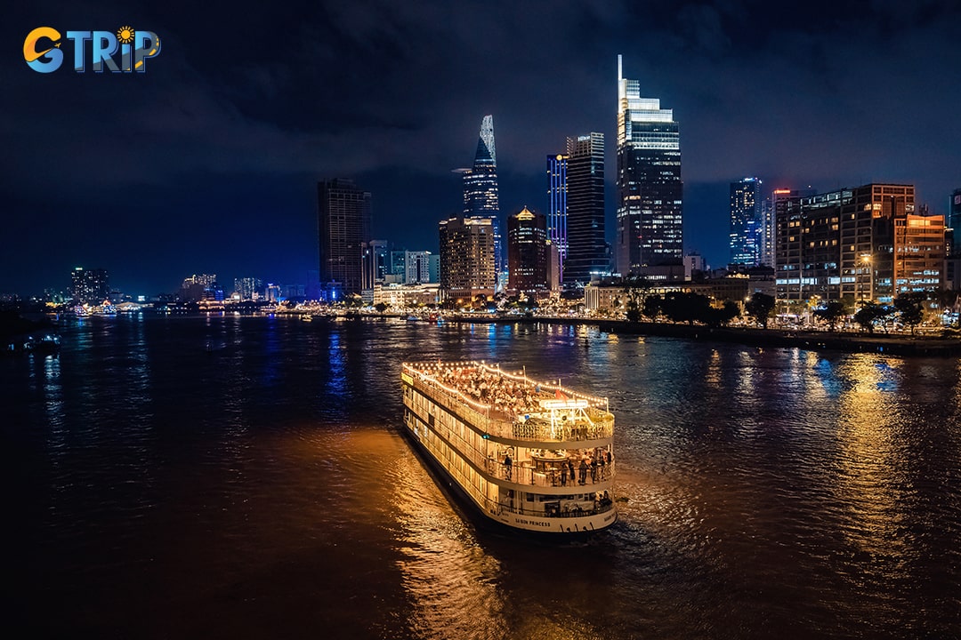 Enjoy meals on board cruise ships at Bach Dang wharf for an unforgettable memory in Ho Chi Minh City