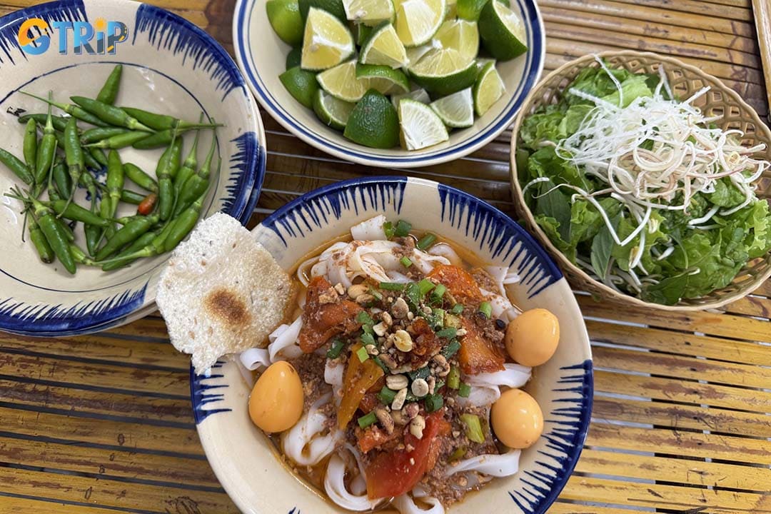 Mi Quang Thuan is a dependable all-day favorite known for its consistently flavorful broth, perfectly cooked noodles, fresh toppings, and affordable prices