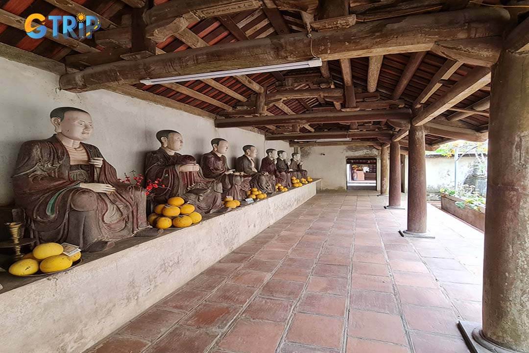 Cycling through Duong Lam’s ancient lanes offers a peaceful, authentic way to explore its timeless charm