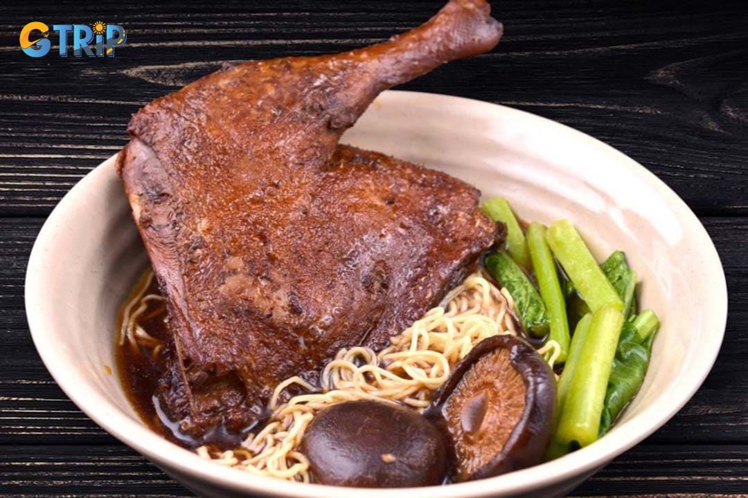 Minh Phung Street comes alive as a vibrant hub of Chinese-Vietnamese street food, where family-run stalls serve beloved dishes like dim sum, mi vit tiem, and hu tieu mi