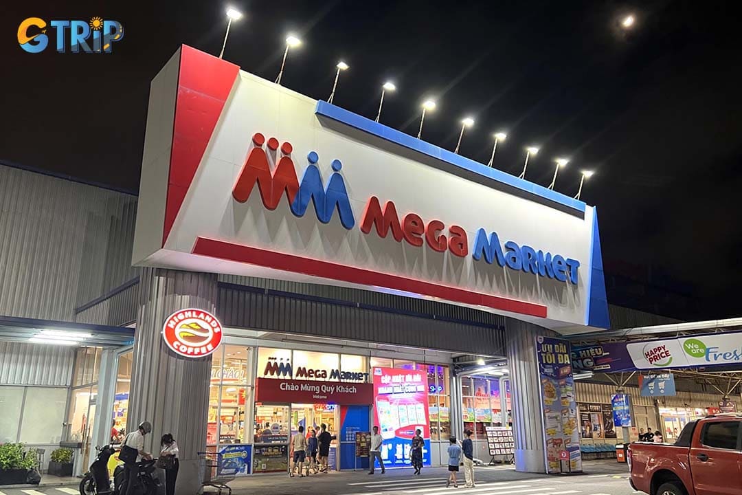MM Mega Market delivers a large-scale, warehouse-style shopping experience in Da Nang, ideal for bulk buyers and families