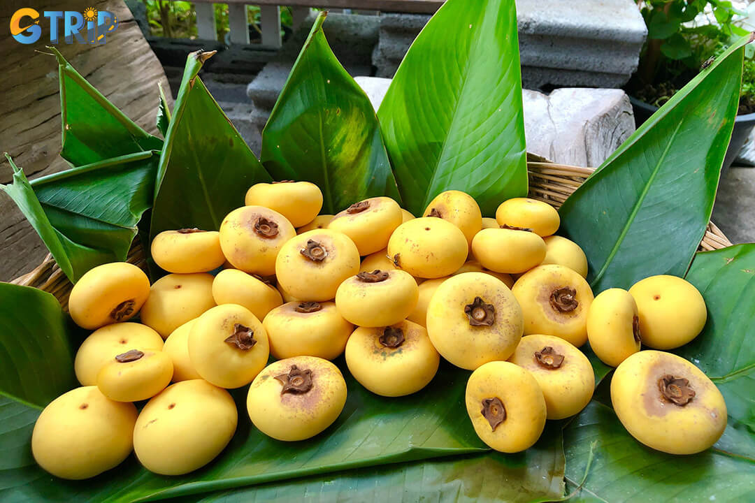 Mo Market is a seasonal food haven, offering rare fruits and speciality greens that showcase the rich flavors and rhythms of northern Vietnam’s agricultural traditions