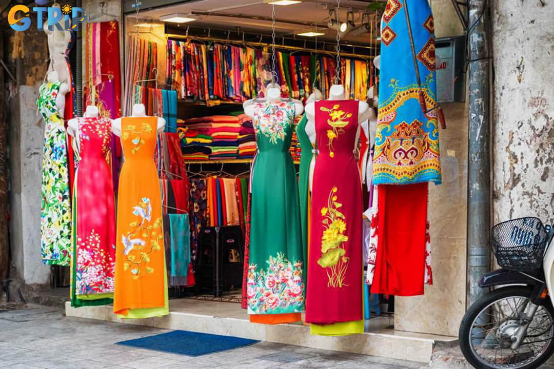 Modern, minimalist ao dai designed with clean tailoring and refined elegance for confident, contemporary women