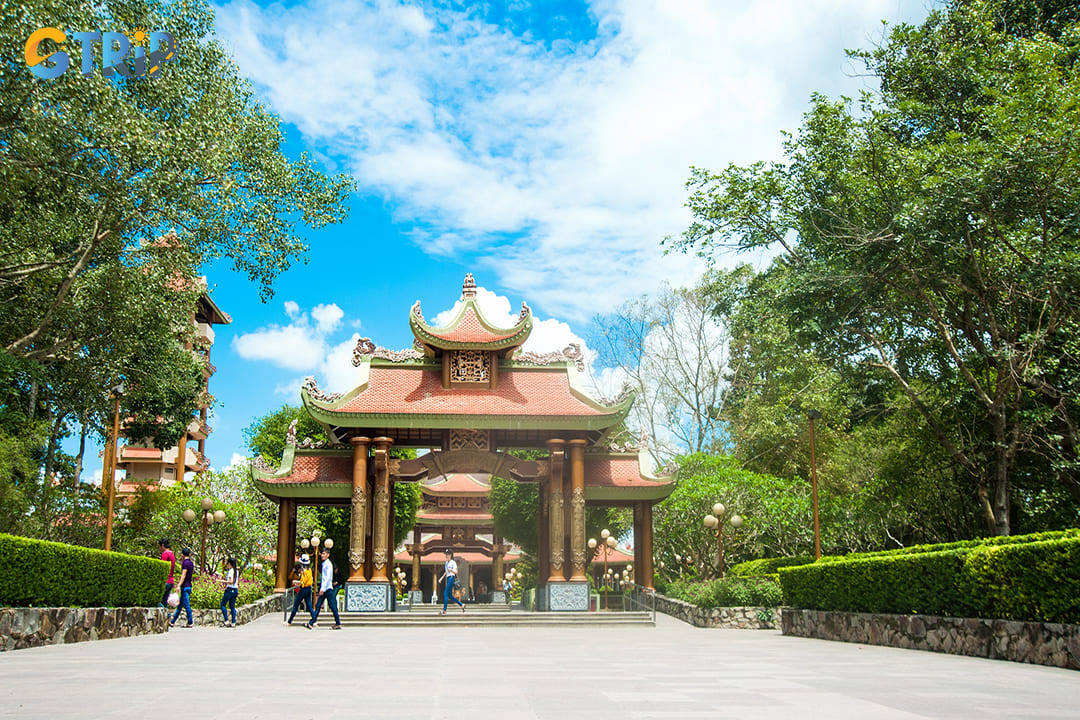 Most travelers choose guided tours, which include transportation, entrance tickets, and an English-speaking guide