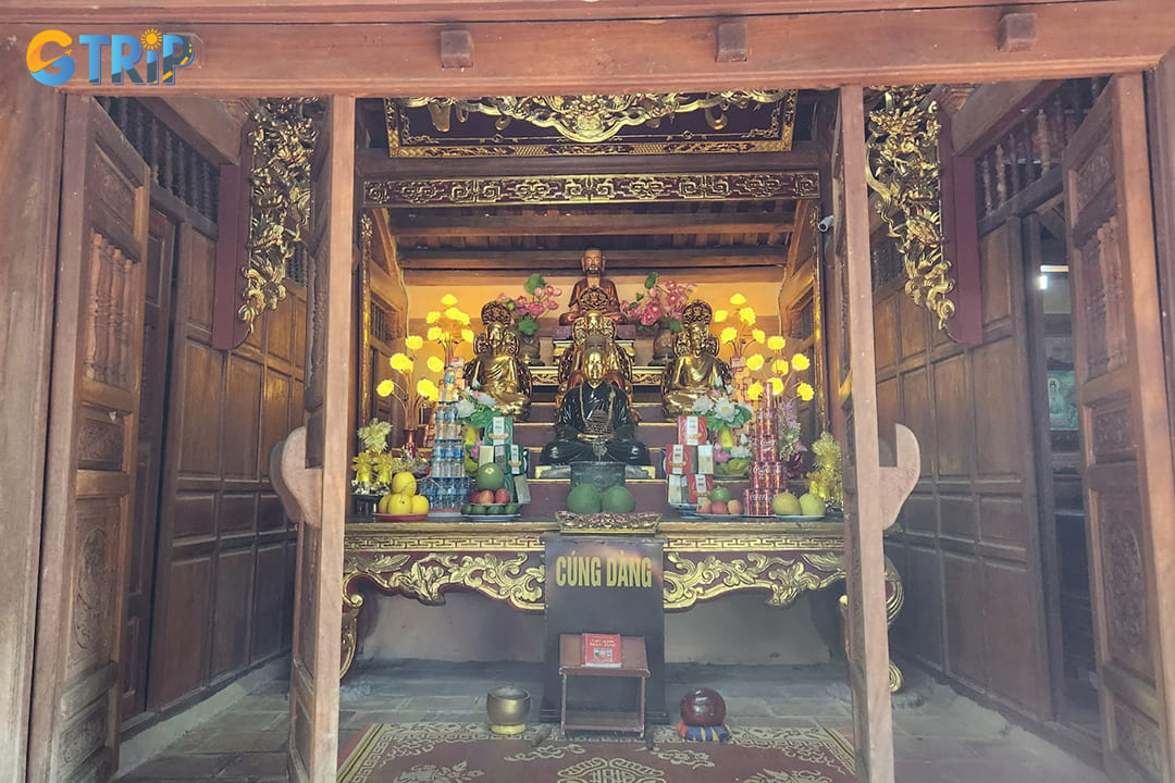 Mother Shrine is the only place in the Yen Tu Relic Complex that honors Empress Dowager Nguyen Thanh Thien Cam