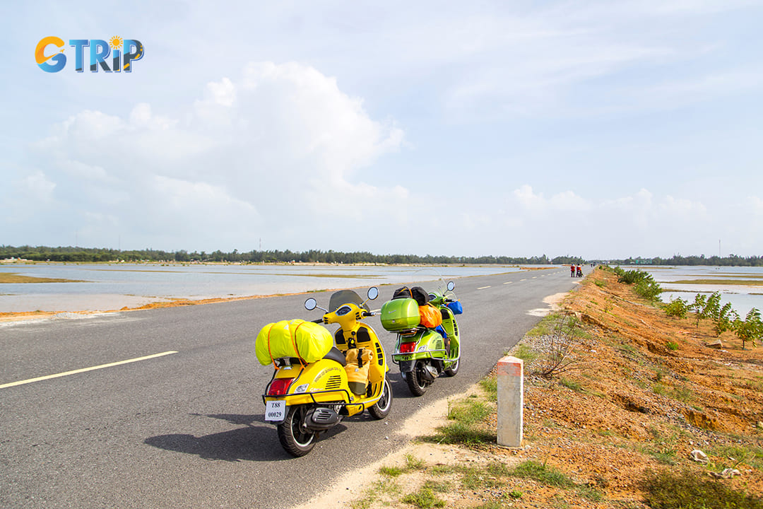 A motorbike trip to Thung Nang will help you relieve stress and enjoy the beautiful scenery on the way to Thung Nang.