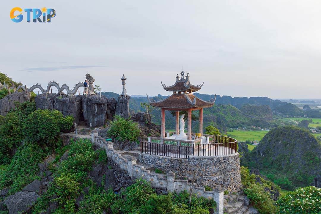 The Mua Cave Mountain viewpoint rewards climbers with sweeping views of Tam Coc’s majestic landscapes