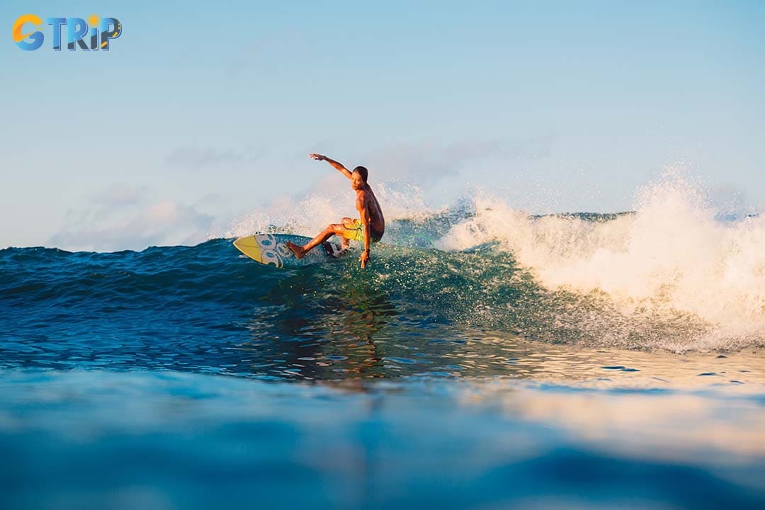 My Khe Beach is ideal for first-time surfers because there are many surf schools there