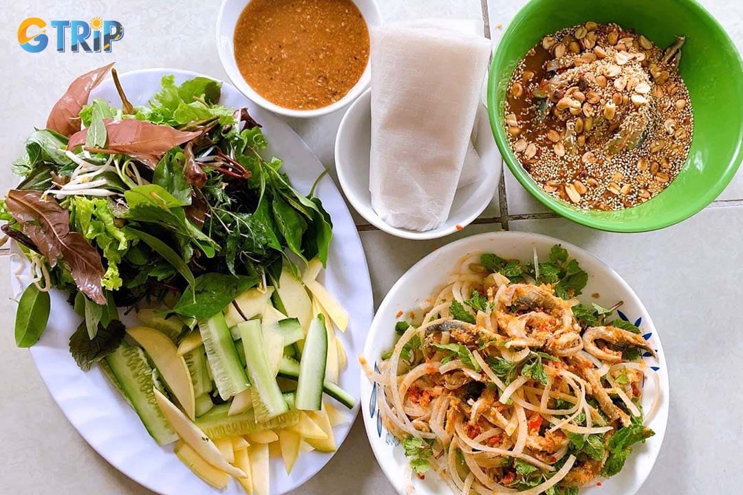 Nam O fish salad is one of Da Nang specialties that you can try when visiting Hai Van Pass