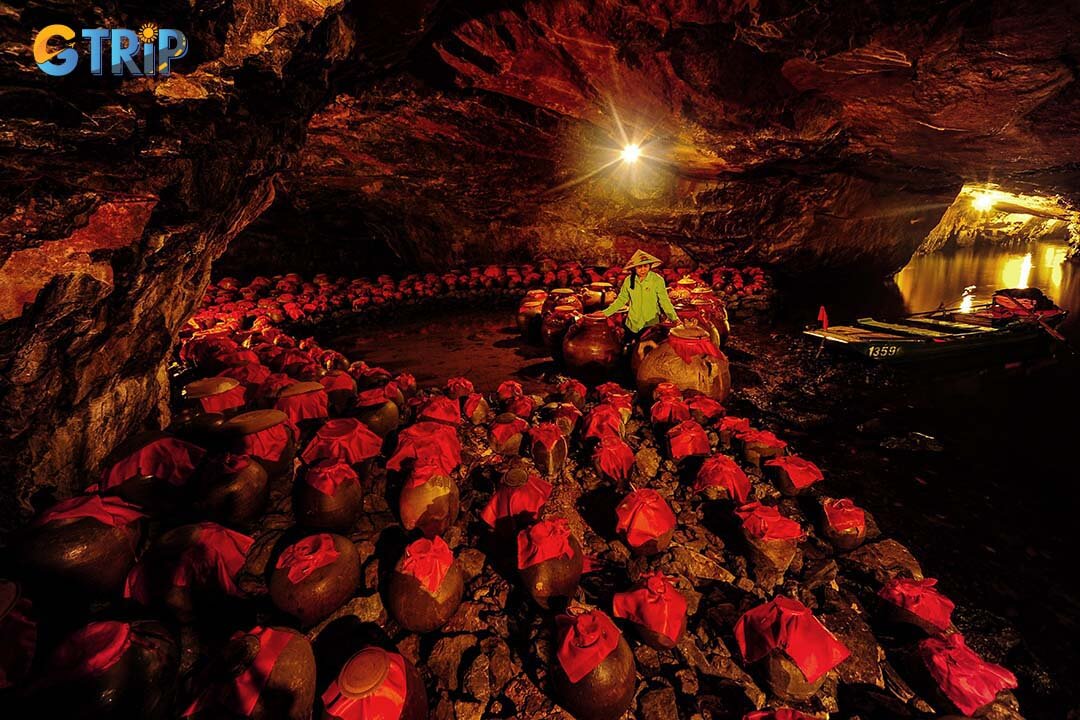 Many jars of delicious wine are being stored inside the Nau Ruou Cave