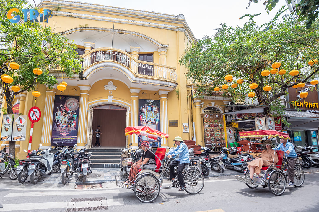 Navigating Hanoi during July requires some strategic planning to handle the summer heat and monsoon rains effectively
