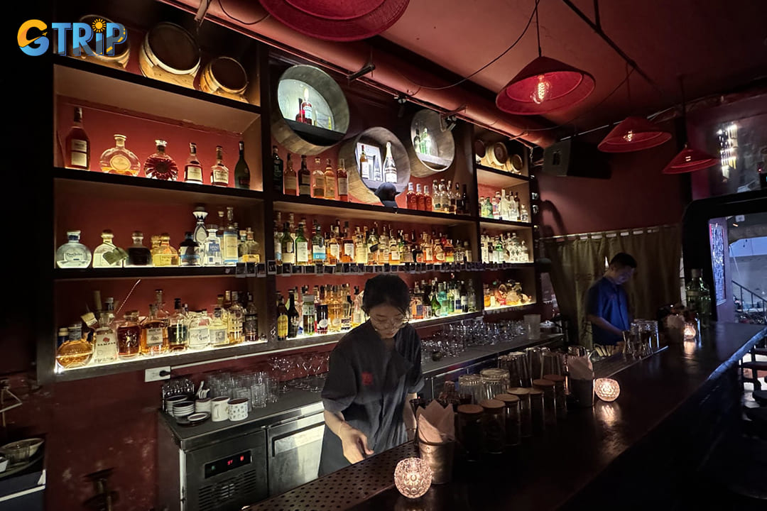 Ne Cocktail Bar stands as a sanctuary for cocktail enthusiasts seeking expertly crafted drinks in an intimate setting