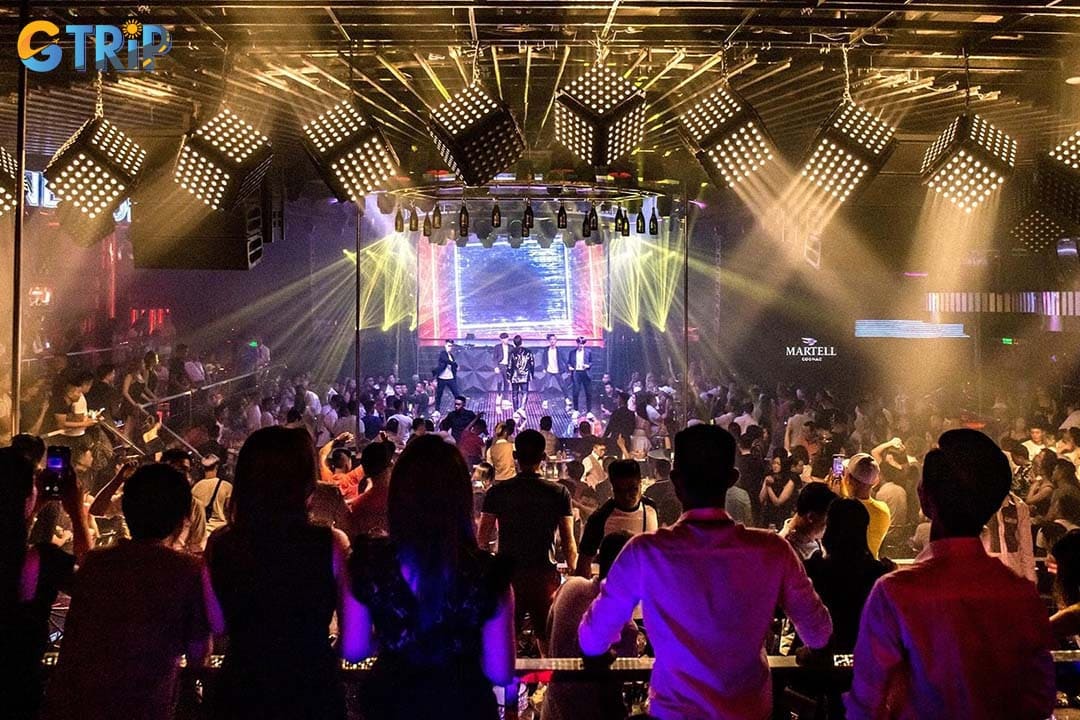 New Phuong Dong Club is one of the most iconic nightlife venues in Da Nang, known for its long-standing reputation and impressive party atmosphere